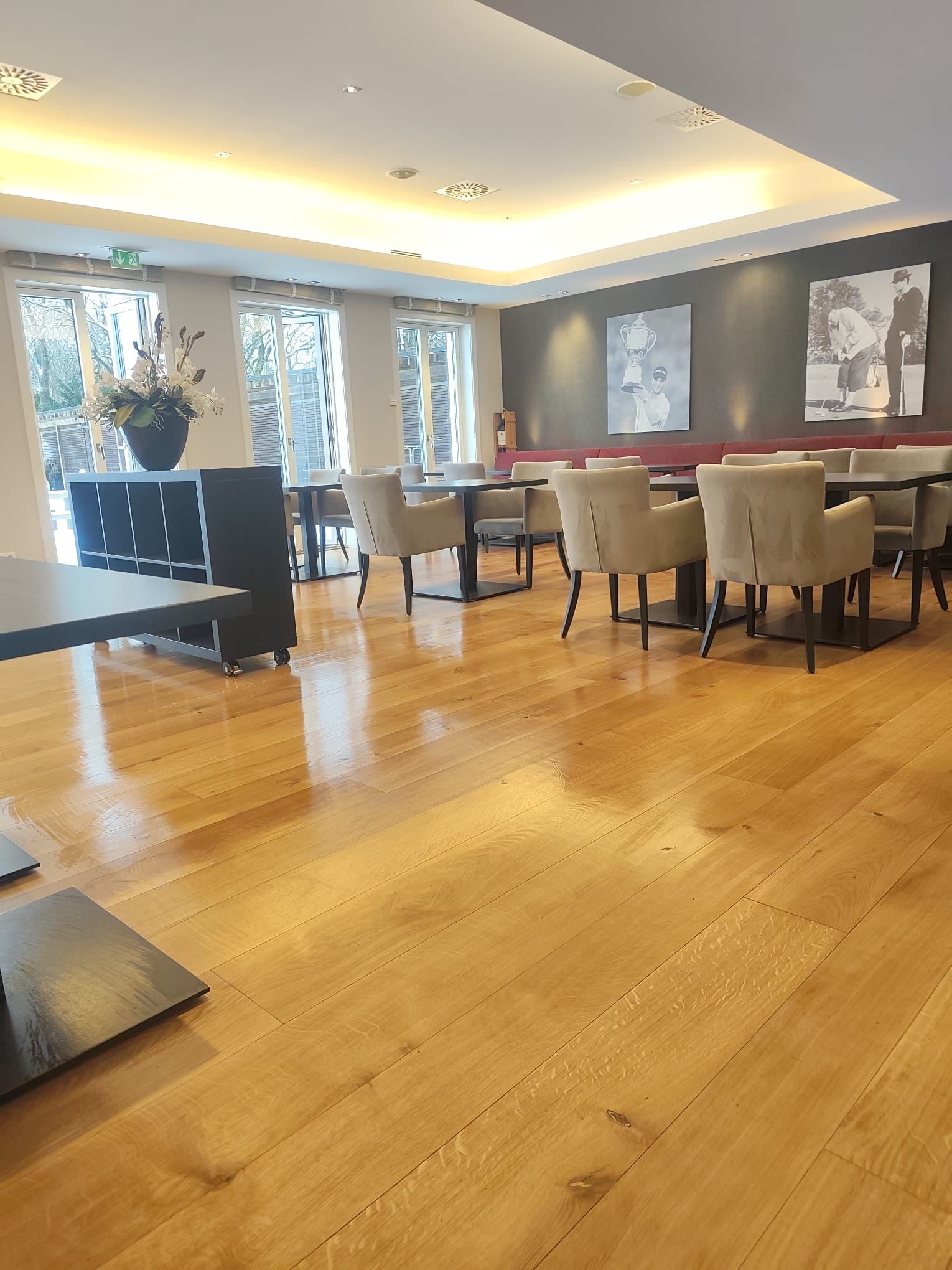 Gereinigter Gastraum eines Restaurants